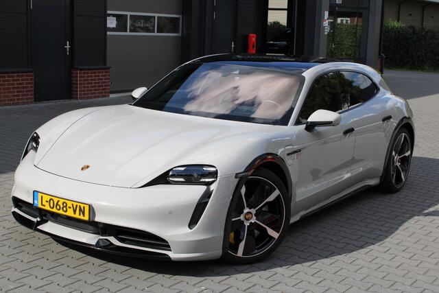 Porsche Taycan Cross Turismo Turbo S - Dealer Onderhouden - Nederlandse auto 626 PK Carbon details - Bumpers in Kleur - Adaptive cruise - Panoramadak -- Headup 21 Inch - Bijrijdersscherm - Burmester geluidsysteem - Stoelkoeling
