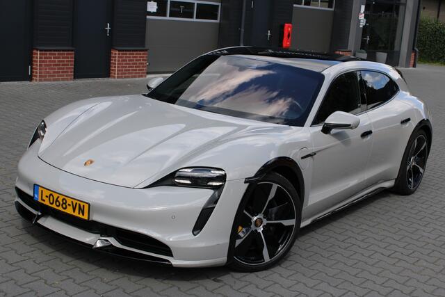 Porsche Taycan Cross Turismo Turbo S - Dealer Onderhouden - Nederlandse auto 626 PK Carbon details - Bumpers in Kleur - Adaptive cruise - Panoramadak -- Headup 21 Inch - Bijrijdersscherm - Burmester geluidsysteem - Stoelkoeling
