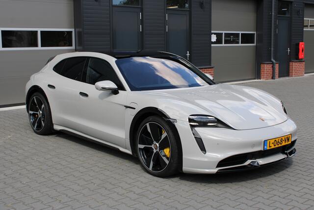 Porsche Taycan Cross Turismo Turbo S - Dealer Onderhouden - Nederlandse auto 626 PK Carbon details - Bumpers in Kleur - Adaptive cruise - Panoramadak -- Headup 21 Inch - Bijrijdersscherm - Burmester geluidsysteem - Stoelkoeling