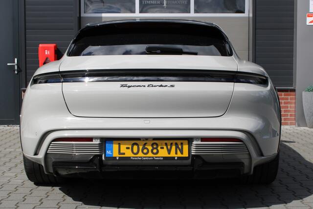 Porsche Taycan Cross Turismo Turbo S - Dealer Onderhouden - Nederlandse auto 626 PK Carbon details - Bumpers in Kleur - Adaptive cruise - Panoramadak -- Headup 21 Inch - Bijrijdersscherm - Burmester geluidsysteem - Stoelkoeling