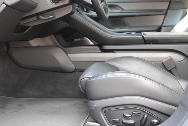 Porsche Taycan Cross Turismo Turbo S - Dealer Onderhouden - Nederlandse auto 626 PK Carbon details - Bumpers in Kleur - Adaptive cruise - Panoramadak -- Headup 21 Inch - Bijrijdersscherm - Burmester geluidsysteem - Stoelkoeling