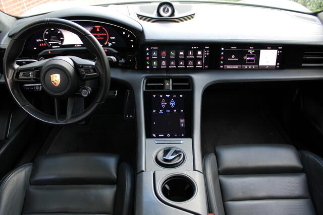 Porsche Taycan Cross Turismo Turbo S - Dealer Onderhouden - Nederlandse auto 626 PK Carbon details - Bumpers in Kleur - Adaptive cruise - Panoramadak -- Headup 21 Inch - Bijrijdersscherm - Burmester geluidsysteem - Stoelkoeling