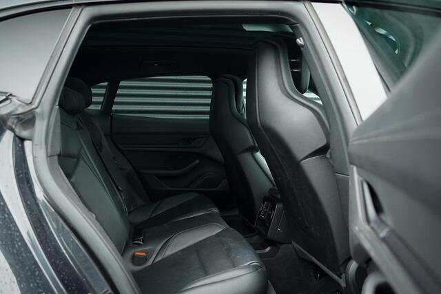 Porsche Taycan Cross Turismo 4 93 kWh / Dual Screen / Pano / Sportstoelen / Warmtepomp