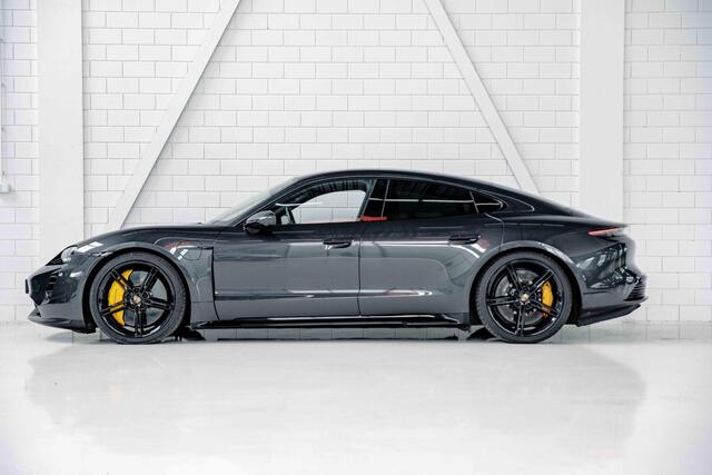 Porsche Taycan Turbo S l Sport Design Carbon l Burmester