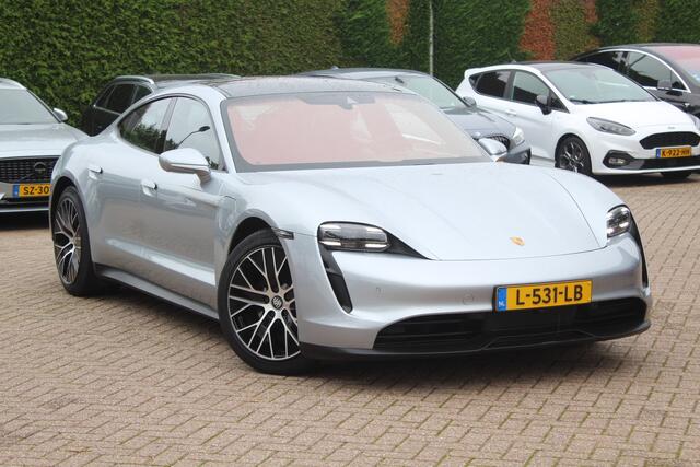 Porsche Taycan Performance 84 kWh / NIEUWSTAAT! / SoH 94.5% / Panoramadak / 360Camera / Adaptieve stoelen / Sportchrono / 20'' / Bose / Keyless / Dodehoek / Navigatie / Stoelverwarming / Cruise Control