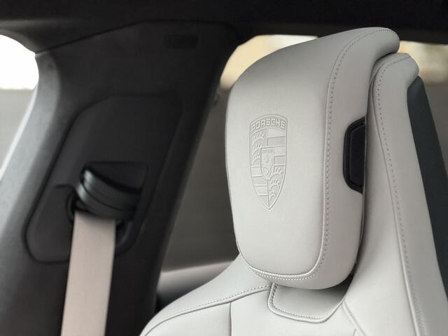 Porsche Taycan Sport Turismo Performance Plus 93 kWh | Panorama | Sport Design | Dual Display | Alcantara hemel + stuur