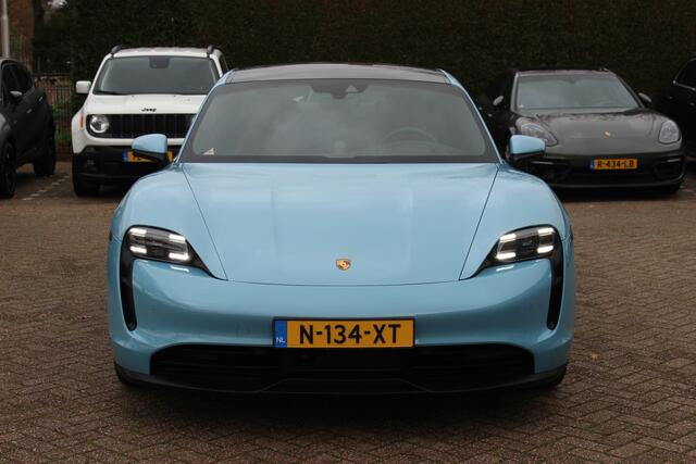 Porsche Taycan Performance 84 kWh / SoH 95.8% / 1Eign. / Panoramadak / 360Camera / Passenger Display / Head-up / Luchtvering / Sportchrono