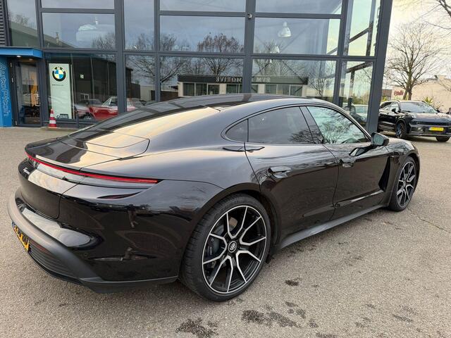 Porsche Taycan Performance 84 kWh VAN: 68.900,- VOOR: 64.440,- UW EINDEJAARSVOORDEEL: 4.460,- EURO | ADAPT. CRUISE | DODE HOEK HERKENNING | SPORTCHRONO | HEAD UP | WARMTEPOMP | DIRECT LEVERBAAR NET PORSCHE ONDERHOUD GEHAD |