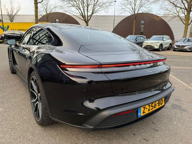 Porsche Taycan Performance 84 kWh VAN: 68.900,- VOOR: 64.440,- UW EINDEJAARSVOORDEEL: 4.460,- EURO | ADAPT. CRUISE | DODE HOEK HERKENNING | SPORTCHRONO | HEAD UP | WARMTEPOMP | DIRECT LEVERBAAR NET PORSCHE ONDERHOUD GEHAD |