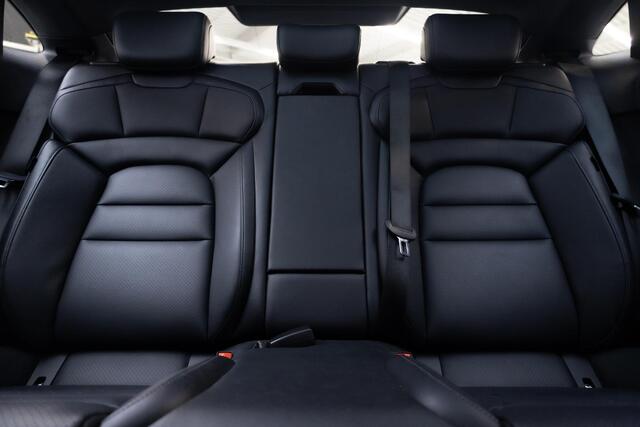 Porsche Taycan Performance 93 kWh | Panoramadak | Warmtepomp | Camera | 5 zits |