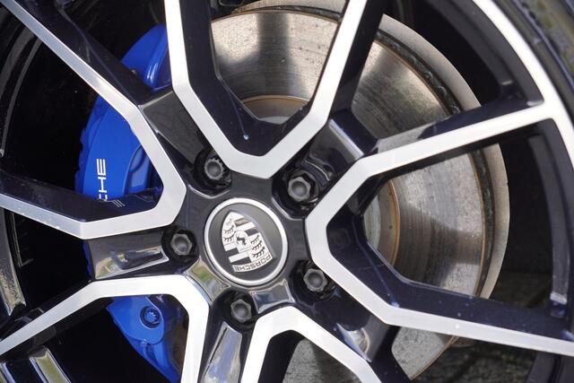 Porsche Taycan Sport Turismo 79 kWh / Pano / Leer Dash / Inno Drive / Alcantara / Bose / Porsche Ond / Chrono / Achteras besturing /