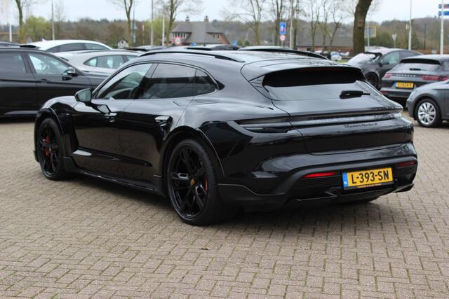Porsche Taycan Cross Turismo Turbo S 93 kWh / SoH 90,9% / Panoramadak / 360Camera / Head-up / Passenger Display / Luchtvering / 21'' / Bose / Keyless / Sportdesign+Chrono / Stoelventilatie+Verwarming / Stuurverwarming / Dodehoek / DAB
