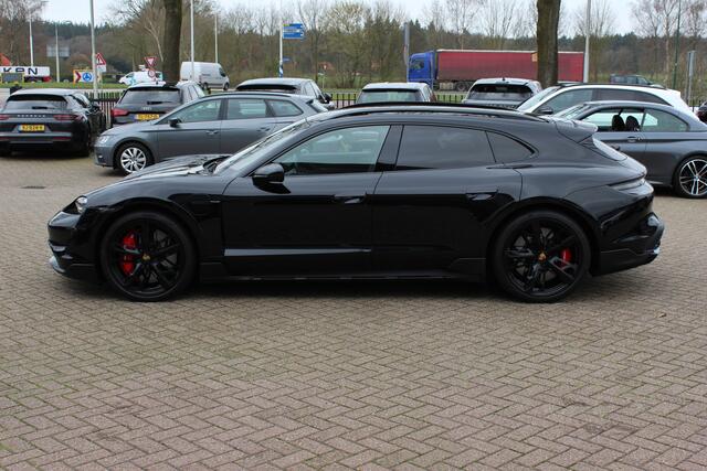 Porsche Taycan Cross Turismo Turbo S 93 kWh / SoH 90,9% / Panoramadak / 360Camera / Head-up / Passenger Display / Luchtvering / 21'' / Bose / Keyless / Sportdesign+Chrono / Stoelventilatie+Verwarming / Stuurverwarming / Dodehoek / DAB