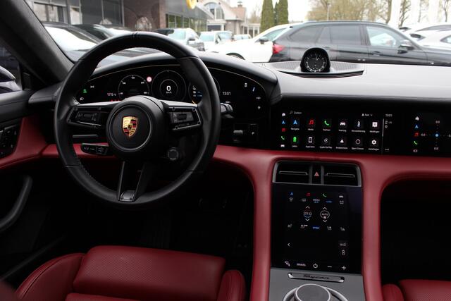 Porsche Taycan Cross Turismo Turbo S 93 kWh / SoH 90,9% / Panoramadak / 360Camera / Head-up / Passenger Display / Luchtvering / 21'' / Bose / Keyless / Sportdesign+Chrono / Stoelventilatie+Verwarming / Stuurverwarming / Dodehoek / DAB