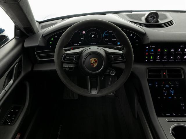 Porsche Taycan Turbo S Cross Turismo