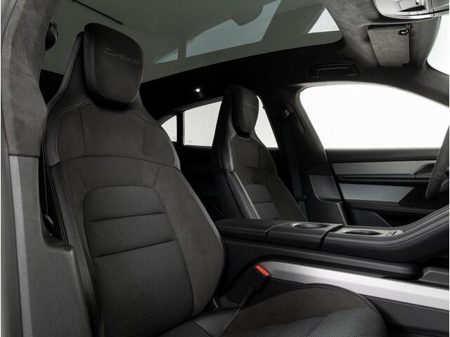 Porsche Taycan Turbo S Cross Turismo