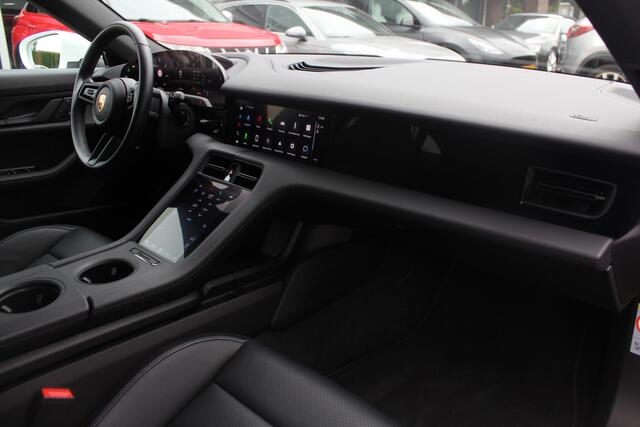 Porsche Taycan Sport Turismo 79 kWh / Panoramadak / Camera / Bose / 20'' / Luchtvering / Leder / Warmtepomp / Dodehoek / Stoelverwarming / DAB / Cruise Control