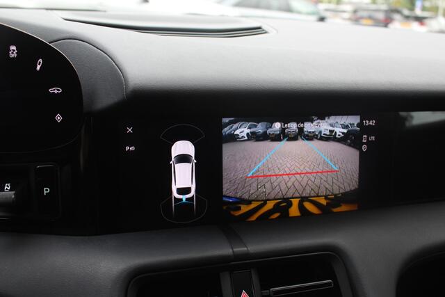 Porsche Taycan Sport Turismo 79 kWh / Panoramadak / Camera / Bose / 20'' / Luchtvering / Leder / Warmtepomp / Dodehoek / Stoelverwarming / DAB / Cruise Control