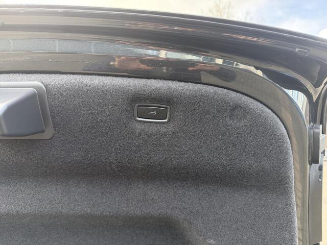 Porsche Taycan Performance 84 kWh VAN ¤79.900,- VOOR ¤74.440,- UW LENTEVOORDEEL: ¤ 5.460,-! |SOH 100% | SPORT-CHRONO-PAKKET | CRUISE CONTROL ADAPTIEF MET STOP&GO | PANO | MEMORY SEATS | 360 GRADEN CAMERA | VOLLE AUTO | 17.000KM |