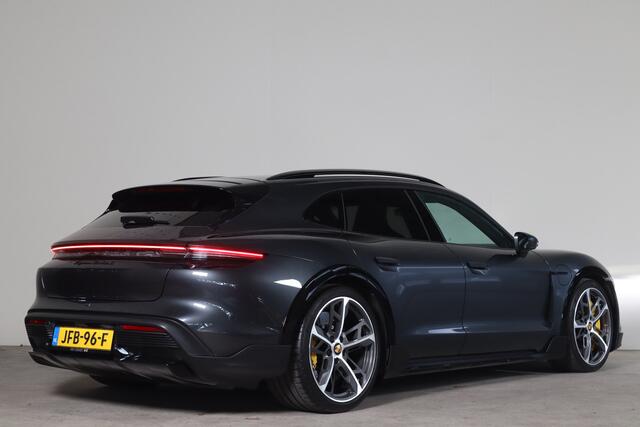 Porsche Taycan Cross Turismo Turbo S **Nieuwprijs ¤ 202.452.-** Carbon I Keramisch I Sport Chrono