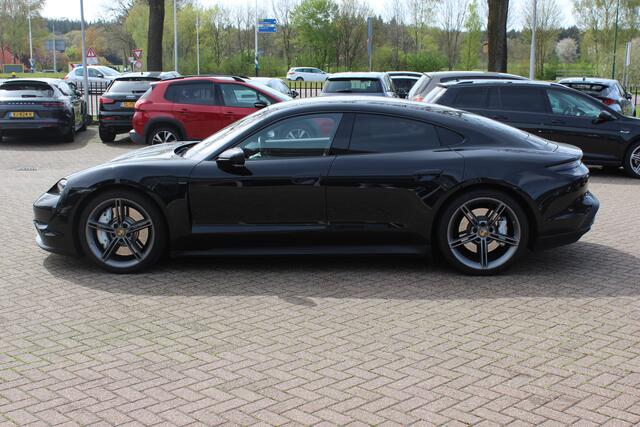 Porsche Taycan Performance 84 kWh / Panoramadak / 360Camera / Luchtvering / Sportchrono / 21'' / Bose / Keyless / Adaptieve Stoelen / Stuur+Stoelverwarming / Dodehoek / DAB / ACC