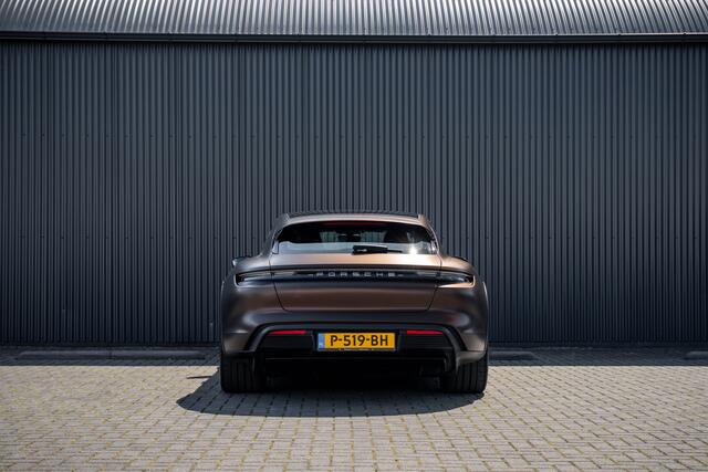 Porsche Taycan Cross Turismo 4 | 93kWh | SOH 91% | Luchtvering | Panoramdak