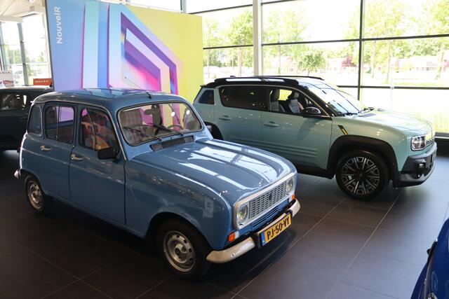 Renault 4 Comfort Range Iconic 52 kWh | Pack Advanced Driving Assist | Stoel-/Stuurverwarming | Navigatie | Achteruitrijcamera
