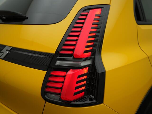 Renault 5 Comfort Range Iconic Cinq 52 kWh - RIJKLAARPRIJS - Achteruitrijcamera - Adaptive Cruise Control - Stoel- en Stuurverwarming!