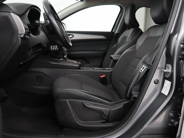 Renault Arkana 1.6 E-Tech Hybrid 145 Intens | Stoelverwarming | Adaptive cruise | Camera | Carplay | Stuurverwarming | Half leder | Navigatie | Climate control