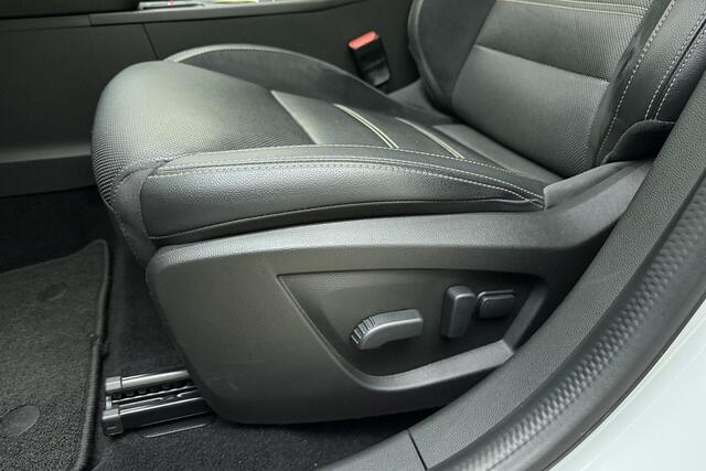 Renault Arkana 1.6 E-Tech hybrid 145 E-Tech engineered | Schuif/kanteldak | Trekhaak | Lederen bekleding | Camera | Navigatie | Keyless | Parkeersensoren voor en achter