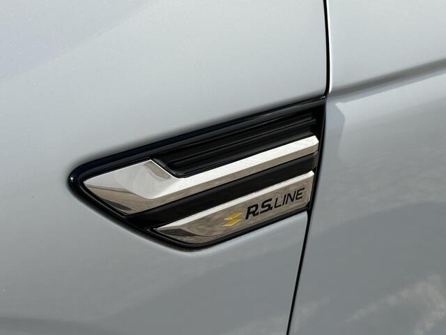 Renault Arkana 1.6 E-Tech hybrid 145 techno RS Line / Schuif-kanteldak / Elektrisch verstelbare stoelen / Trekhaak / Navigatie / Camera / Cruise control.