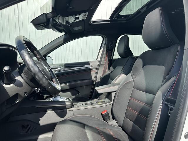 Renault Arkana 1.6 E-Tech hybrid 145 techno RS Line / Schuif-kanteldak / Elektrisch verstelbare stoelen / Trekhaak / Navigatie / Camera / Cruise control.