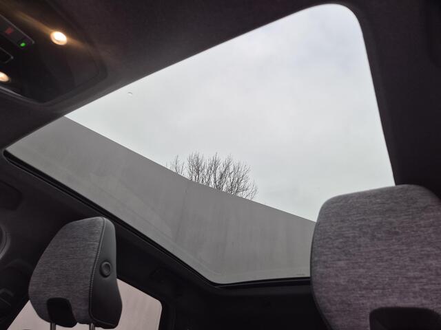Renault Austral 1.2 E-Tech full hybrid 200 techno Automaat / Fabrieksgarantie tot 04-2028 / Panoramadak / Trekgewicht 1500 kg / Pack Look / Rondomzicht camera / Apple Carplay Android Auto / Adaptief cruise control / Keyless Entry/Start / Draadloze telefoon lader /