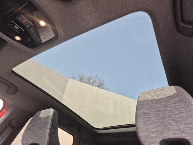 Renault Austral 1.2 E-Tech full hybrid 200 techno Automaat / Fabrieksgarantie tot 02-2028 / Trekgewicht 1500 kg / Panoramadak / Rondomzicht camera / Apple Carplay Android Auto / Draadloze telefoon lader / Keyless Entry/Start / Adaptief cruise control /