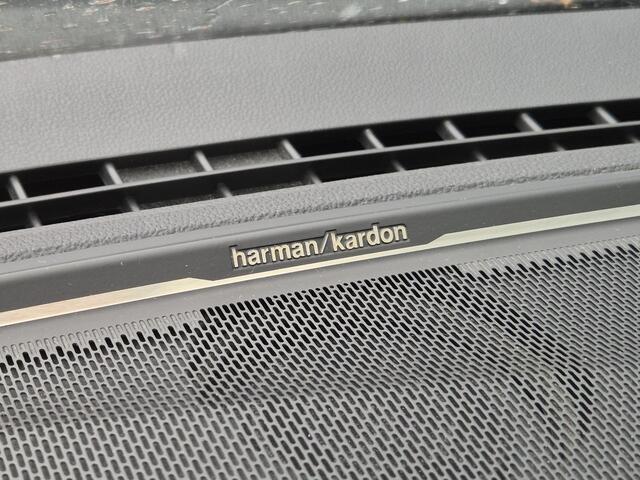 Renault Austral 1.2 E-Tech full hybrid 200 iconic esprit Alpine / Trekgewicht 1500 kg / Panoramadak / Stoel met massage functie / Harman Kardon Audio Systeem / Elektrische achterklep / Head Up Display / Stuur- Stoel & Voorruit verwarming /