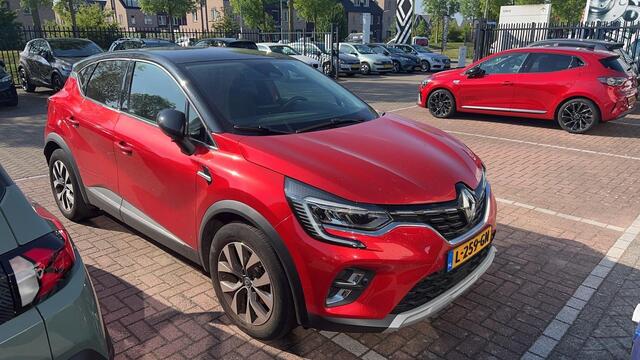 Renault CAPTUR 1.6 E-Tech Plug-in Hybrid 160 Intens APPLE CARPLAY ANDROID AUTO / CLIMATE CONTROLE / CRUISE CONTROLE / NAVIAGATIE / PARKEERSENSOREN VOOR & ACHTER + CAMERA.