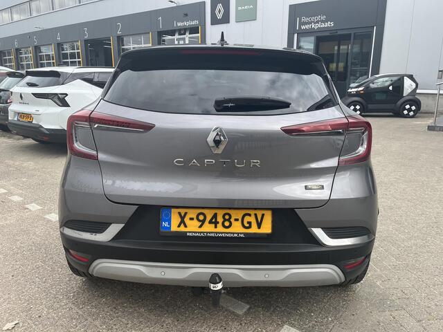 Renault CAPTUR 1.6 E-Tech full hybrid 145 iconic / LEDER / CAMERA 360 / PARKEERSENSOREN VOOR EN ACHTER / BOSE GELUIDSSYSTEEM / SCHUIF KANTELDAK