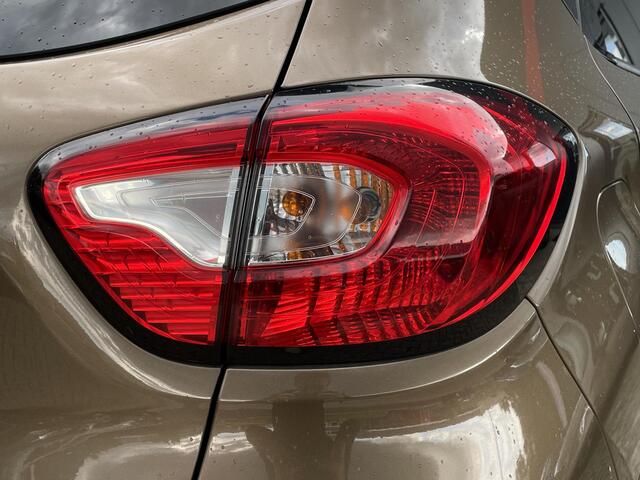 Renault CAPTUR 1.2 TCe Dynamique Automaat - Navigatie - Climate Control - Trekhaak - Lichtmetalen velgen