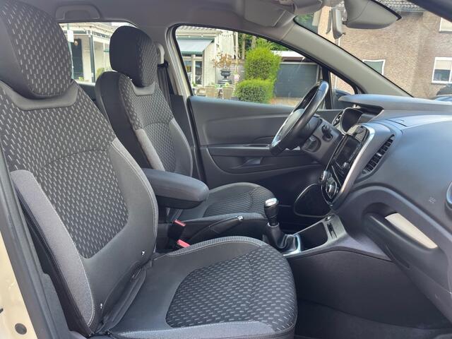 Renault CAPTUR 0.9 TCE INTENS / NAVI / CRUISE CTR. / TREKHAAK / CARPLAY