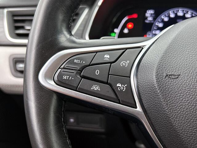 Renault CAPTUR 1.3 TCe 130 Initiale Paris | ADAPTIEVE CRUISE CONTROL | NAVIGATIE | STOELVERWARMING | TREKHAAK |