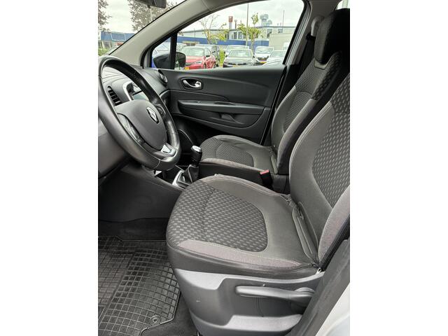 Renault CAPTUR 0.9 TCe Intens | Climate control | Elektrisch Pakket | Camera | Parkpilot | Cruise control | 17"LM-Velgen | Trekhaak