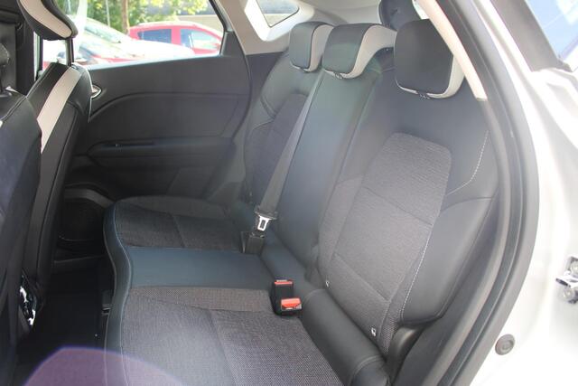 Renault CAPTUR 1.3 TCe 155 Intens Automaat | Navigatiesysteem | Trekhaak | Dodehoekwaarschuwing| Adaptive Cruisecontrol | Apple/Android Auto | Stoelverwarming | Climatecontrol