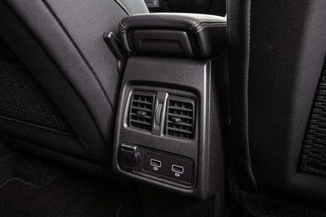 Renault CAPTUR 1.6 E-Tech Plug-in Hybrid 160 Initiale Paris Leer | Ad. Cruise | Stoelverw. | Elect. stoel | 360 cam