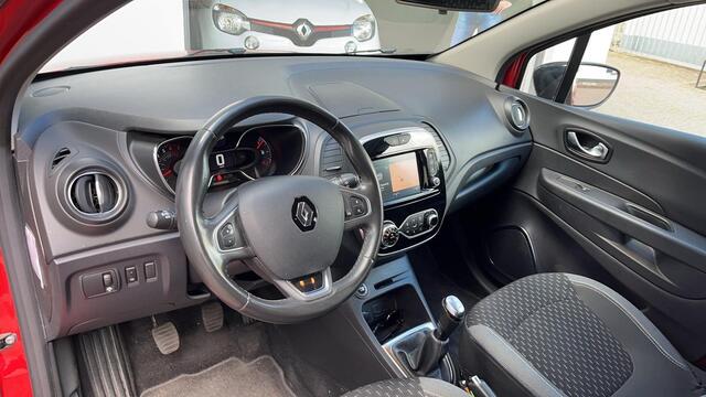 Renault CAPTUR TCe 90 Intens | Trekhaak | Premium kleur Rouge Flamme | Camera achter | 17 inch Lichtmetalen velgen | R-link navigatie |