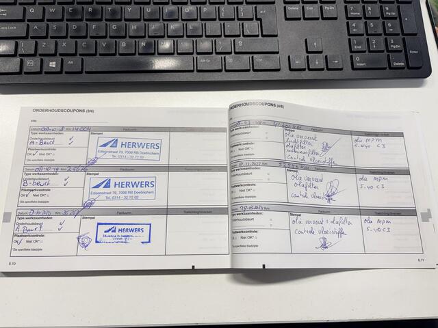 Renault CAPTUR TCe 90 Intens | Trekhaak | Premium kleur Rouge Flamme | Camera achter | 17 inch Lichtmetalen velgen | R-link navigatie |