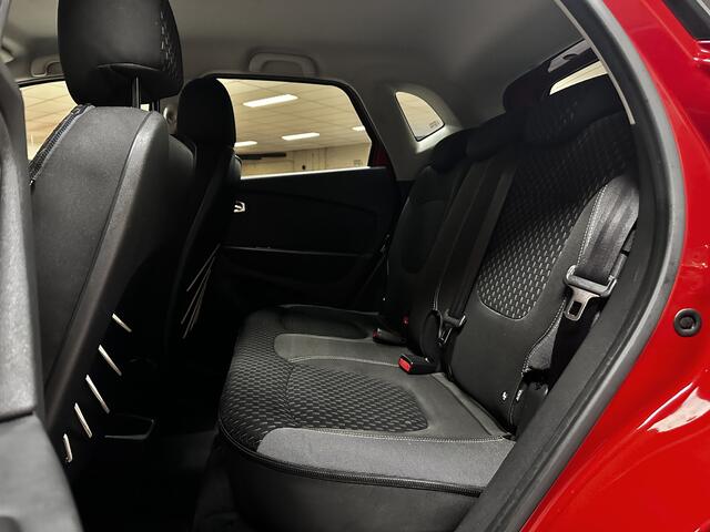 Renault CAPTUR 0.9 TCe Intens/ Camera/ Dode-Hoek DET./ Android Auto/ LED koplampen/ Keyless/ Two-Tone/ Navi/ Clima/ Cruise/ Bluetooth/ Armsteun/ Verstelbare achterbank/ Chroom/ PDC V+A/ Extra getint glas.