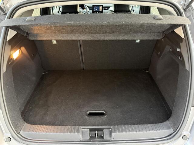 Renault CAPTUR 1.3 TCe 140 Intens / Clima / Navi / 17" / Camera / Two Tone / Carplay / Sensoren voor