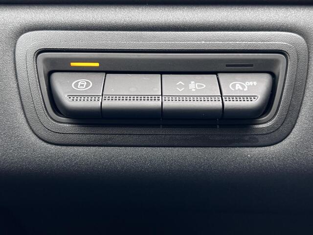 Renault CAPTUR 1.3 mild hybrid 160 techno / Fabrieksgarantie tot 04-2027 / Stuur- en stoelverwarming / Navigatie / Achteruitrijcamera / Apple Carplay Android / 18" LM wielen /