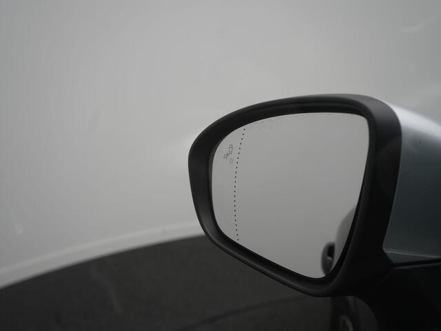 Renault CAPTUR 1.6 E-Tech Plug-in Hybrid 160 Initiale Paris - RIJKLAARPRIJS - All Seasonbanden - 360 graden Camera - Adaptive Cruise Control - Trekhaak - Dealeronderhouden