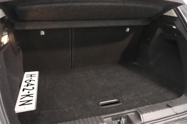 Renault CAPTUR 1.0 TCe 100 Intens | Camera | Navigatie | Trekhaak | AppleCarplay AndroidAuto | Key less | Cruise control | LED koplampen |